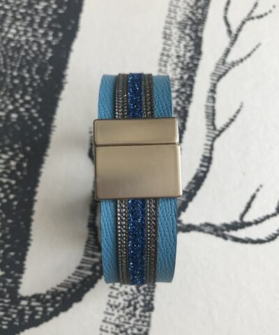 bracelet cuir grainé manchette bleu ciel paillettes grises bleu vif