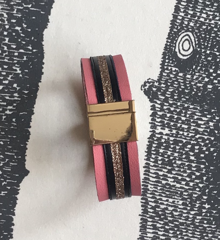 bracelet cuir manchette rose noir paillettes or
