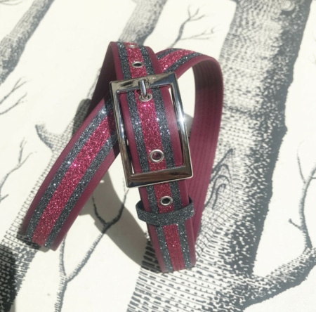 ceinture biothane bordeaux a paillettes grises framboise