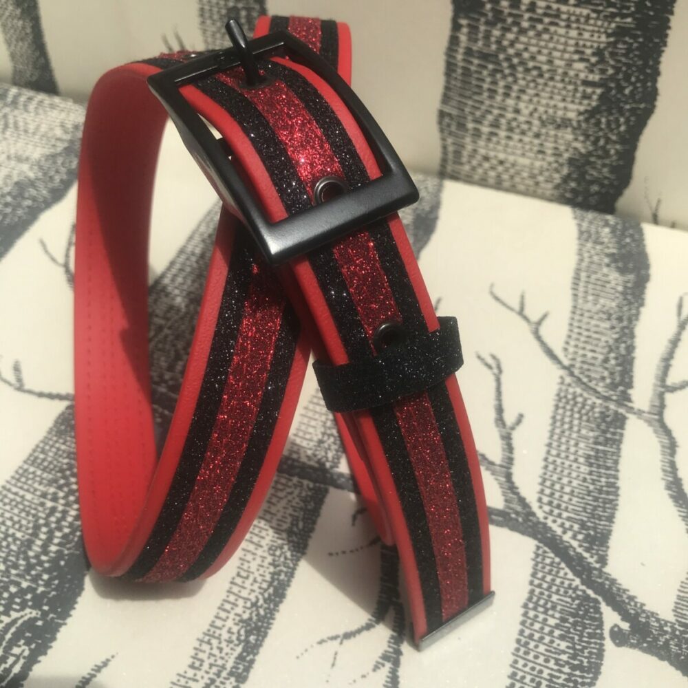 ceinture biothane rouge a paillettes rouges noires s