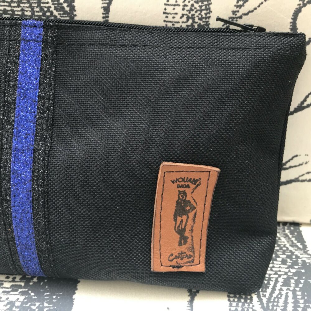 pochette de ceinture pour téléphone équitation noire paillettes noires bleu roi détail