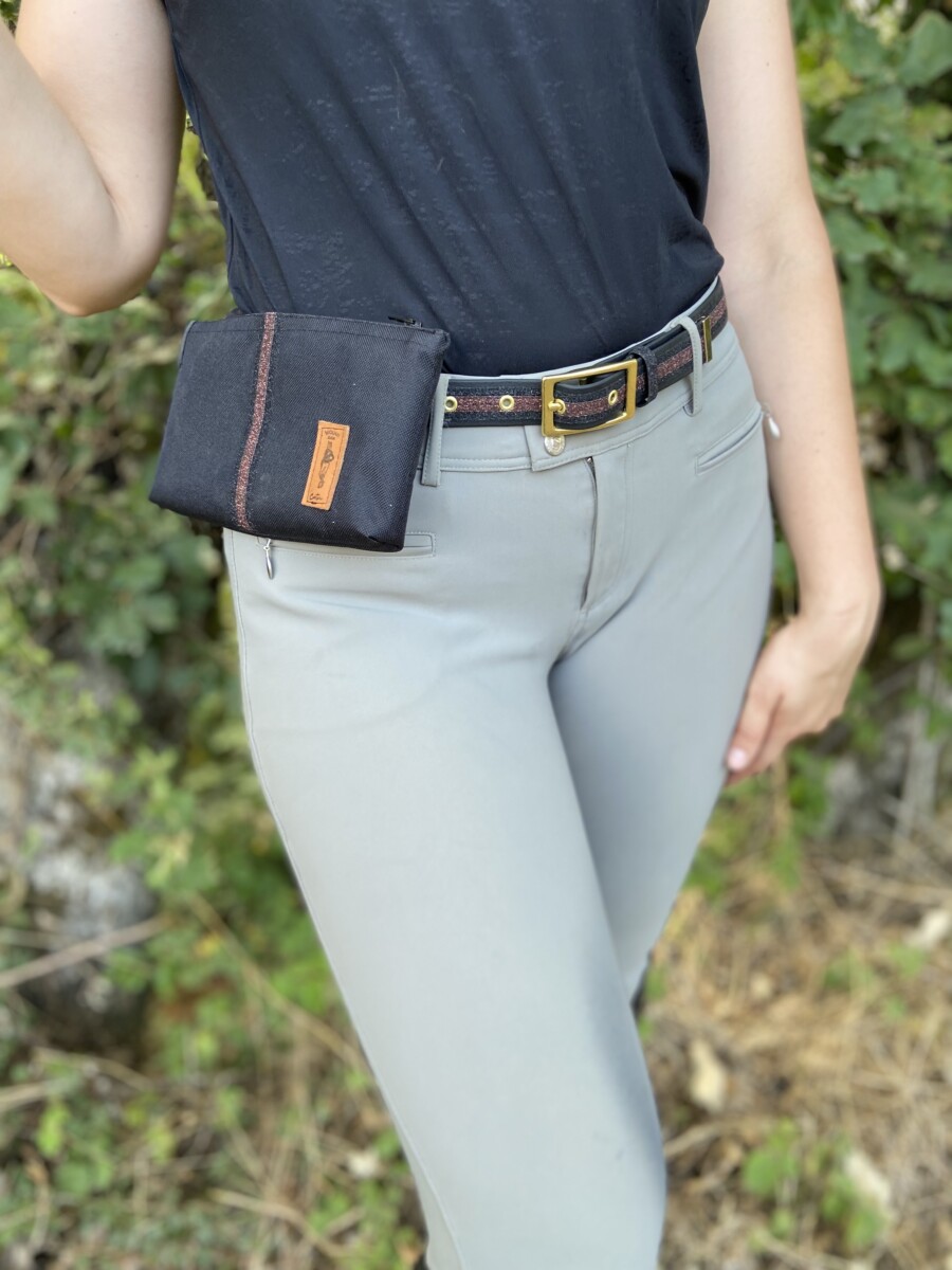 pochette de ceinture pour téléphone équitation noire chocolat ceinture paillette détail