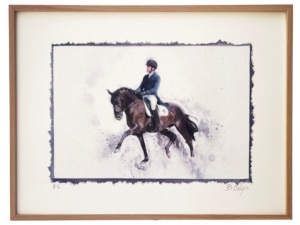 Peinture à l'aquarelle encadrée représentant une personne à cheval en mouvement sur un fond blanc. Cette scène dynamique rappelle les motifs que l'on trouve souvent sur les maisons élégantes.