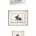 Trois images de "peinture aquarelle" représentant un personnage à cheval, chacune présentée différemment : sans cadre, dans un cadre en bois et sur un support.